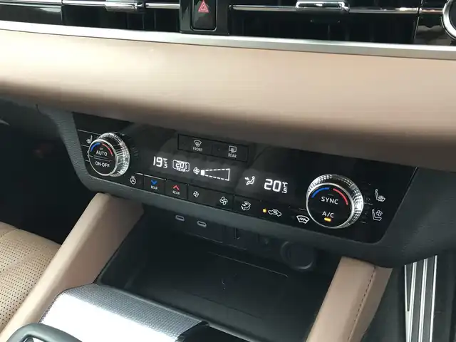 三菱 アウトランダー ＰＨＥＶ P エグゼクティブパッケージ 愛知県 2025(令7)年 0.9万km ホワイトダイヤモンド ワンオーナー/マイパイロット/　-レーダークルーズコントロール/純正ディスプレイオーディオ/ ・フルセグTV/ ・BT/ ・Applecarplay/ ・androidauto/ ・HDMI/アラウンドビュー/デジタルインナーミラー/ドラレコ/パワーバックドア/茶革レザーシート/エアシート/シートヒーター/ステアリングヒーター/パドルシフト/LEDヘッドライト/スマートキー×２/純正20インチAW