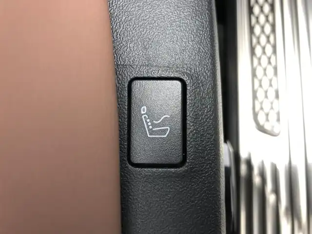 三菱 アウトランダー ＰＨＥＶ P エグゼクティブパッケージ 愛知県 2025(令7)年 0.9万km ホワイトダイヤモンド ワンオーナー/マイパイロット/　-レーダークルーズコントロール/純正ディスプレイオーディオ/ ・フルセグTV/ ・BT/ ・Applecarplay/ ・androidauto/ ・HDMI/アラウンドビュー/デジタルインナーミラー/ドラレコ/パワーバックドア/茶革レザーシート/エアシート/シートヒーター/ステアリングヒーター/パドルシフト/LEDヘッドライト/スマートキー×２/純正20インチAW