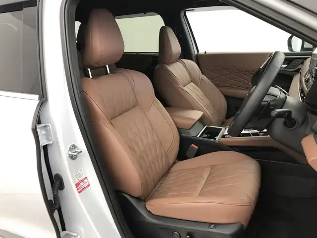 三菱 アウトランダー ＰＨＥＶ P エグゼクティブパッケージ 愛知県 2025(令7)年 0.9万km ホワイトダイヤモンド ワンオーナー/マイパイロット/　-レーダークルーズコントロール/純正ディスプレイオーディオ/ ・フルセグTV/ ・BT/ ・Applecarplay/ ・androidauto/ ・HDMI/アラウンドビュー/デジタルインナーミラー/ドラレコ/パワーバックドア/茶革レザーシート/エアシート/シートヒーター/ステアリングヒーター/パドルシフト/LEDヘッドライト/スマートキー×２/純正20インチAW
