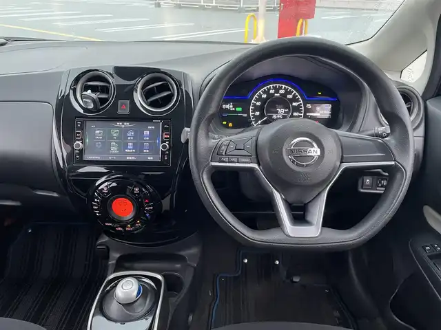 日産 ノート e－パワー X 東京都 2017(平29)年 6.7万km スーパーブラック 純正メモリーナビ（MM316D-W)/バックカメラ/純正１５インチアルミ/純正ドライブレコーダー/ETC/エンジンプッシュボタン/バイザー・マット/車両接近通報/LDW（車線逸脱警報）/インテリジェントエマージェンシーブレーキ/踏み間違い防止アシスト/スペアキー１本/保証書・取説