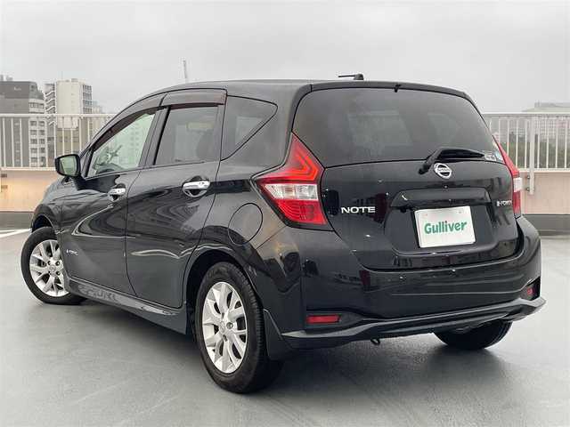 日産 ノート e－パワー X 東京都 2017(平29)年 6.7万km スーパーブラック 純正メモリーナビ（MM316D-W)/バックカメラ/純正１５インチアルミ/純正ドライブレコーダー/ETC/エンジンプッシュボタン/バイザー・マット/車両接近通報/LDW（車線逸脱警報）/インテリジェントエマージェンシーブレーキ/踏み間違い防止アシスト/スペアキー１本/保証書・取説