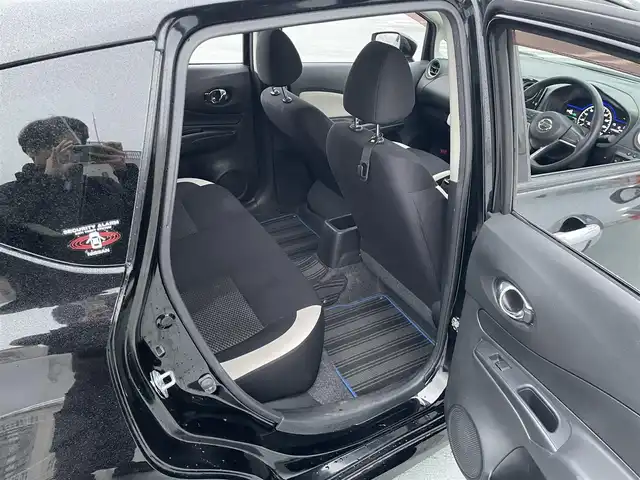 日産 ノート e－パワー X 東京都 2017(平29)年 6.7万km スーパーブラック 純正メモリーナビ（MM316D-W)/バックカメラ/純正１５インチアルミ/純正ドライブレコーダー/ETC/エンジンプッシュボタン/バイザー・マット/車両接近通報/LDW（車線逸脱警報）/インテリジェントエマージェンシーブレーキ/踏み間違い防止アシスト/スペアキー１本/保証書・取説