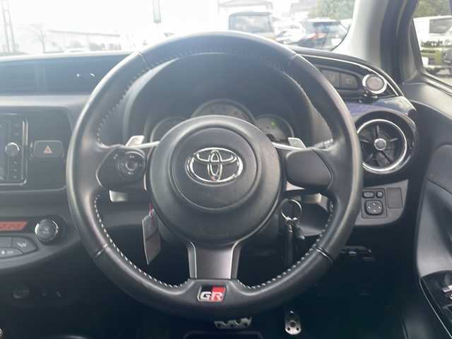 トヨタ ヴィッツ GRスポーツ 福島県 2017(平29)年 7.5万km ルミナスイエロー ワンオーナー/トヨタセーフティー/・レーンキープアシスト/・衝突軽減ブレーキ/・横滑り防止装置/社外SDナビ/（Bluetooth/CD/DVD/SD/USB)/フルセグTV/ハーフレーザー/ETC/純正フロアマット/社外17インチAW/プッシュスタート/スマートキー/スペアキー/LEDヘッドライト/オートライト/フォグランプ/保証書/取扱説明書