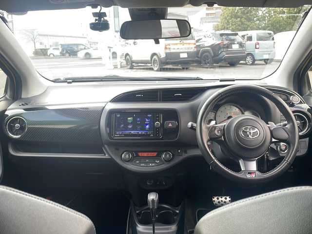 トヨタ ヴィッツ GRスポーツ 福島県 2017(平29)年 7.5万km ルミナスイエロー ワンオーナー/トヨタセーフティー/・レーンキープアシスト/・衝突軽減ブレーキ/・横滑り防止装置/社外SDナビ/（Bluetooth/CD/DVD/SD/USB)/フルセグTV/ハーフレーザー/ETC/純正フロアマット/社外17インチAW/プッシュスタート/スマートキー/スペアキー/LEDヘッドライト/オートライト/フォグランプ/保証書/取扱説明書