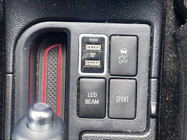 トヨタ ヴィッツ GRスポーツ 福島県 2017(平29)年 7.5万km ルミナスイエロー ワンオーナー/トヨタセーフティー/・レーンキープアシスト/・衝突軽減ブレーキ/・横滑り防止装置/社外SDナビ/（Bluetooth/CD/DVD/SD/USB)/フルセグTV/ハーフレーザー/ETC/純正フロアマット/社外17インチAW/プッシュスタート/スマートキー/スペアキー/LEDヘッドライト/オートライト/フォグランプ/保証書/取扱説明書