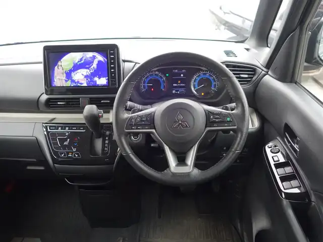 三菱 デリカミニ T プレミアム 静岡県 2023(令5)年 2.3万km アメジストブラック ワンオーナー/禁煙車/両側パワースライドドア/純正ドアバイザー/ゴムマット/パドルシフト/前席シートヒーター/ステアリングヒーター/後席ロールサンシェード/LEDヘッドランプ/オートライト/純正ディーラーナビ/  (MM222D-LM)/　BT/SD/フルセグTV/アラウンドビューモニター/社外前後ドライブレコーダー/　(ZDR045)/純正デジタルルームミラー/ビルトインETC/e-アシスト/　・衝突軽減ブレーキ/　・車線逸脱警報/　・車線逸脱防止支援/　・オートマチックハイビーム/　・マイ-PILOT(レーダークルーズコントロール/車線維持支援機能)/　・先行車発進お知らせ/　・速度標識表示/　・道路標識表示