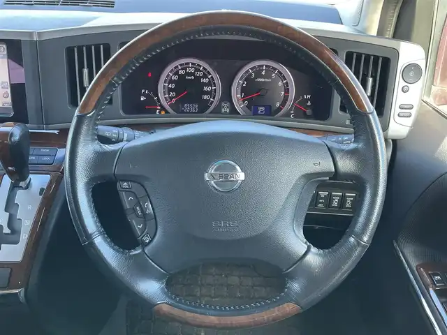 日産 エルグランド 250ハイウェイスター ブラックレザ-ナビ 道央・札幌 2008(平20)年 8.6万km ディープカシス ４WD/社外メモリーナビ/AM/FM/CD/DVD/BT/AUX/ワンセグ/社外フリップダウンモニター/コーナーセンサー/バックカメラ/フロントカメラ/両側パワースライドドア/D席パワーシート/前席シートヒーター/オットマン/レザーシート/革巻きウッドコンビステアリング/ステアリングリモコン/MTモード付AT/スマートキー/オートライト/フォグランプ/キセノンヘッドライト/電動格納ミラー/ウィンカーミラー/純正フロアマット/ドアバイザー/スペアキー