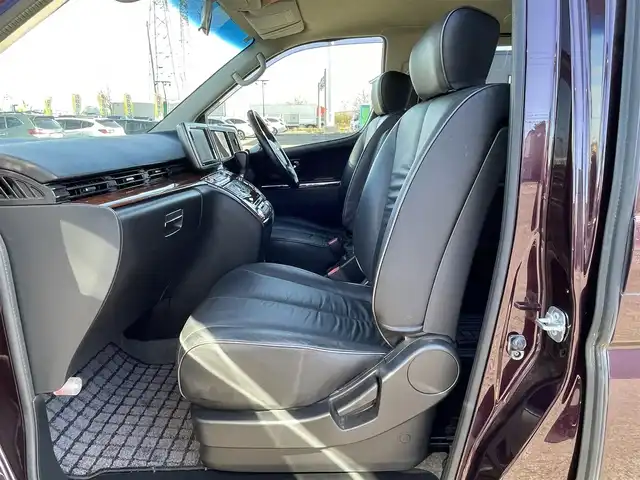 日産 エルグランド 250ハイウェイスター ブラックレザ-ナビ 道央・札幌 2008(平20)年 8.6万km ディープカシス ４WD/社外メモリーナビ/AM/FM/CD/DVD/BT/AUX/ワンセグ/社外フリップダウンモニター/コーナーセンサー/バックカメラ/フロントカメラ/両側パワースライドドア/D席パワーシート/前席シートヒーター/オットマン/レザーシート/革巻きウッドコンビステアリング/ステアリングリモコン/MTモード付AT/スマートキー/オートライト/フォグランプ/キセノンヘッドライト/電動格納ミラー/ウィンカーミラー/純正フロアマット/ドアバイザー/スペアキー