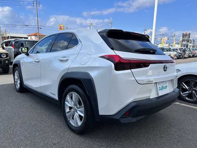 レクサス ＵＸ 250h バージョンC 大阪府 2020(令2)年 1.2万km ソニッククォーツ 純正10.3型ナビ(BT/CD/USB/フルセグ）/アラウンドビューモニター/ブラインドスポットモニター/パワーバックドア/衝突被害軽減システム/レーンキープアシスト/コーナーセンサー/オートライト/オートマチックハイビーム/アダクティブクルーズコントロール/純正アルミホイール/純正フロアマット/シートヒーター/ステアリングヒーター/パワーシート/前後ドライブレコーダー/ビルトインETC/LEDヘッドライト