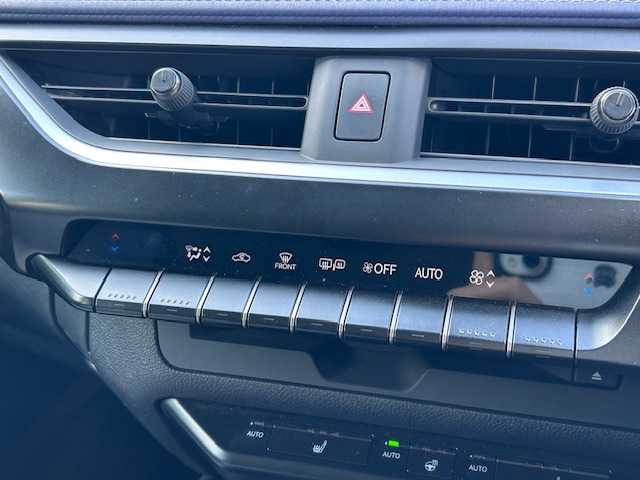 レクサス ＵＸ 250h バージョンC 大阪府 2020(令2)年 1.2万km ソニッククォーツ 純正10.3型ナビ(BT/CD/USB/フルセグ）/アラウンドビューモニター/ブラインドスポットモニター/パワーバックドア/衝突被害軽減システム/レーンキープアシスト/コーナーセンサー/オートライト/オートマチックハイビーム/アダクティブクルーズコントロール/純正アルミホイール/純正フロアマット/シートヒーター/ステアリングヒーター/パワーシート/前後ドライブレコーダー/ビルトインETC/LEDヘッドライト