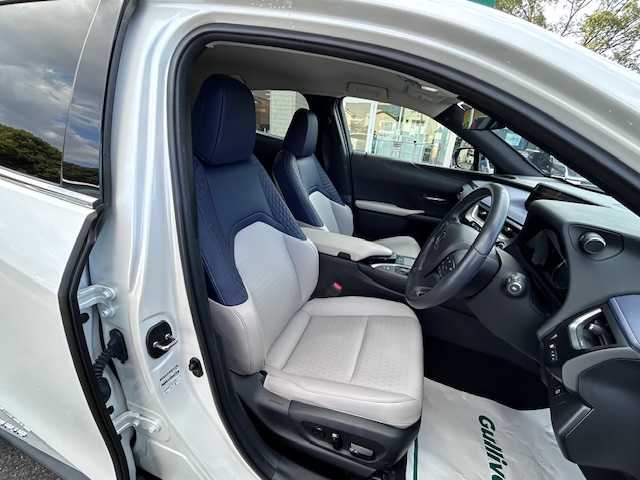 レクサス ＵＸ 250h バージョンC 大阪府 2020(令2)年 1.2万km ソニッククォーツ 純正10.3型ナビ(BT/CD/USB/フルセグ）/アラウンドビューモニター/ブラインドスポットモニター/パワーバックドア/衝突被害軽減システム/レーンキープアシスト/コーナーセンサー/オートライト/オートマチックハイビーム/アダクティブクルーズコントロール/純正アルミホイール/純正フロアマット/シートヒーター/ステアリングヒーター/パワーシート/前後ドライブレコーダー/ビルトインETC/LEDヘッドライト