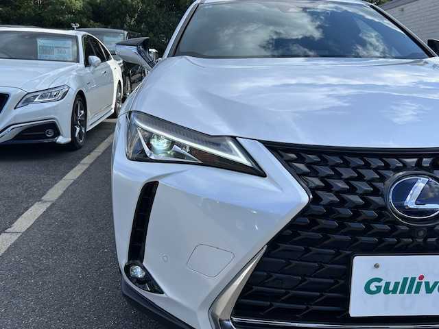 レクサス ＵＸ 250h バージョンC 大阪府 2020(令2)年 1.2万km ソニッククォーツ 純正10.3型ナビ(BT/CD/USB/フルセグ）/アラウンドビューモニター/ブラインドスポットモニター/パワーバックドア/衝突被害軽減システム/レーンキープアシスト/コーナーセンサー/オートライト/オートマチックハイビーム/アダクティブクルーズコントロール/純正アルミホイール/純正フロアマット/シートヒーター/ステアリングヒーター/パワーシート/前後ドライブレコーダー/ビルトインETC/LEDヘッドライト