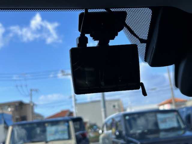 レクサス ＵＸ 250h バージョンC 大阪府 2020(令2)年 1.2万km ソニッククォーツ 純正10.3型ナビ(BT/CD/USB/フルセグ）/アラウンドビューモニター/ブラインドスポットモニター/パワーバックドア/衝突被害軽減システム/レーンキープアシスト/コーナーセンサー/オートライト/オートマチックハイビーム/アダクティブクルーズコントロール/純正アルミホイール/純正フロアマット/シートヒーター/ステアリングヒーター/パワーシート/前後ドライブレコーダー/ビルトインETC/LEDヘッドライト