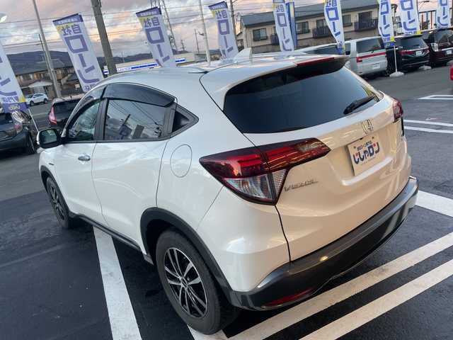 ホンダ ヴェゼル ハイブリッド X Lパッケージ 長野県 2014(平26)年 12.1万km ホワイトオーキッドパール 【(株)IDOMが運営する【じしゃロン長野店】の自社ローン対象車両になります。こちらは現金ご利用時の価格です。自社ローンご希望の方は別途その旨お申付け下さい。/社外ナビ/バックカメラ/ステアリングスイッチ/クルーズコントロール/シートヒーター/純正フロアマット/純正アルミホイール