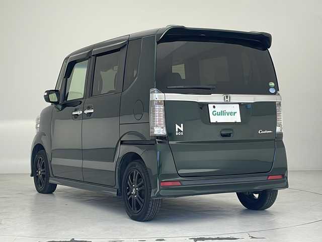ホンダ Ｎ ＢＯＸ カスタム SSブラックSパッケージ 沖縄県 2016(平28)年 7.7万km ブリティッシュグリーンP 禁煙車　/純正ナビ【VXM-174CSI】/（Bluetooth　TV　CD　AM　FM）　/両側パワースライドドア　/バックカメラ　/シートヒーター　/オートエアコン　/スマートキー　/後席サンシェード　/チップアップシート　/純正アルミ　/純正フロアマット/プッシュスタート/スマートキー/ベンチシート/電動格納ミラー