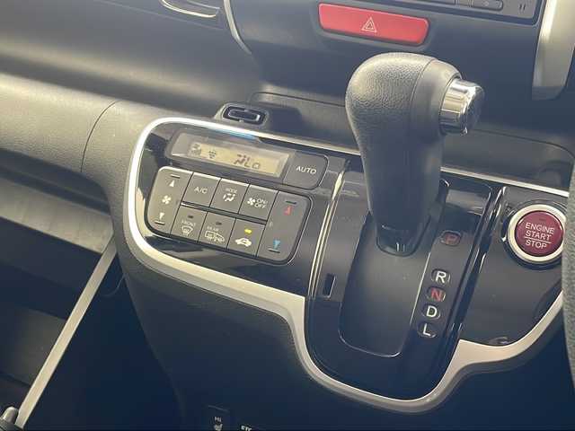 ホンダ Ｎ ＢＯＸ カスタム SSブラックSパッケージ 沖縄県 2016(平28)年 7.7万km ブリティッシュグリーンP 禁煙車　/純正ナビ【VXM-174CSI】/（Bluetooth　TV　CD　AM　FM）　/両側パワースライドドア　/バックカメラ　/シートヒーター　/オートエアコン　/スマートキー　/後席サンシェード　/チップアップシート　/純正アルミ　/純正フロアマット/プッシュスタート/スマートキー/ベンチシート/電動格納ミラー