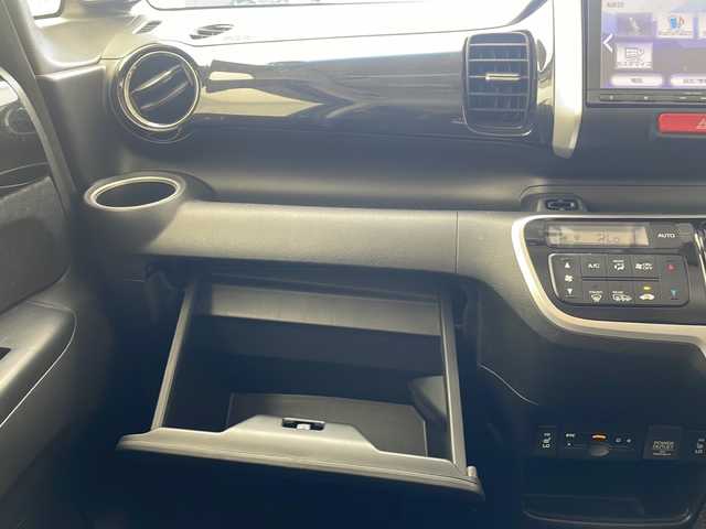 ホンダ Ｎ ＢＯＸ カスタム SSブラックSパッケージ 沖縄県 2016(平28)年 7.7万km ブリティッシュグリーンP 禁煙車　/純正ナビ【VXM-174CSI】/（Bluetooth　TV　CD　AM　FM）　/両側パワースライドドア　/バックカメラ　/シートヒーター　/オートエアコン　/スマートキー　/後席サンシェード　/チップアップシート　/純正アルミ　/純正フロアマット/プッシュスタート/スマートキー/ベンチシート/電動格納ミラー