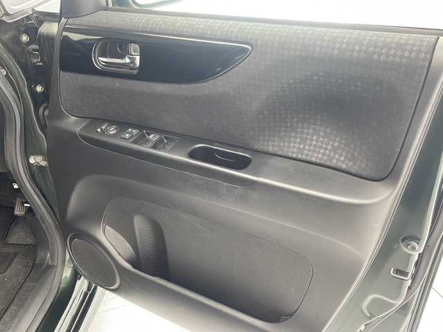 ホンダ Ｎ ＢＯＸ カスタム SSブラックSパッケージ 沖縄県 2016(平28)年 7.7万km ブリティッシュグリーンP 禁煙車　/純正ナビ【VXM-174CSI】/（Bluetooth　TV　CD　AM　FM）　/両側パワースライドドア　/バックカメラ　/シートヒーター　/オートエアコン　/スマートキー　/後席サンシェード　/チップアップシート　/純正アルミ　/純正フロアマット/プッシュスタート/スマートキー/ベンチシート/電動格納ミラー