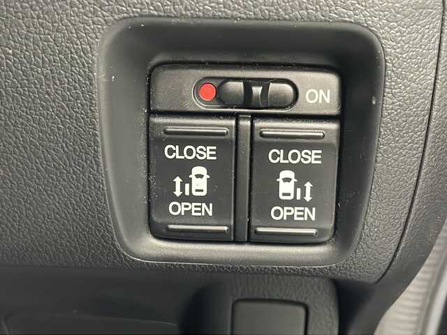 ホンダ Ｎ ＢＯＸ カスタム SSブラックSパッケージ 沖縄県 2016(平28)年 7.7万km ブリティッシュグリーンP 禁煙車　/純正ナビ【VXM-174CSI】/（Bluetooth　TV　CD　AM　FM）　/両側パワースライドドア　/バックカメラ　/シートヒーター　/オートエアコン　/スマートキー　/後席サンシェード　/チップアップシート　/純正アルミ　/純正フロアマット/プッシュスタート/スマートキー/ベンチシート/電動格納ミラー