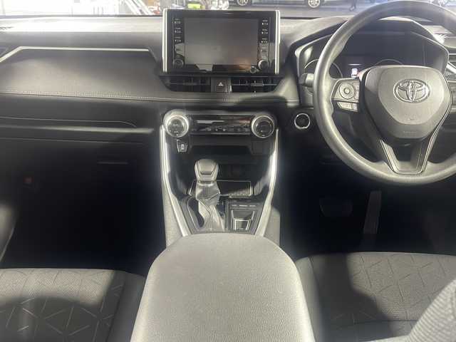 トヨタ ＲＡＶ４ X 沖縄県 2021(令3)年 3.4万km シルバーメタリック 禁煙車　/ワンオーナー　/純正ディスプレイオーディオ　/（フルセグＴＶ　Ｂｌｕｅｔｏｏｔｈ接続）/前後ドライブレコーダー/ＥＴＣ　/クルーズコントロール　/ＢＳＭ　/プリクラッシュセーフティ　/コーナーセンサー/レーンアシスト　/純正アルミホイール/LＥＤヘッドライト/オートライト/オートマチックハイライト