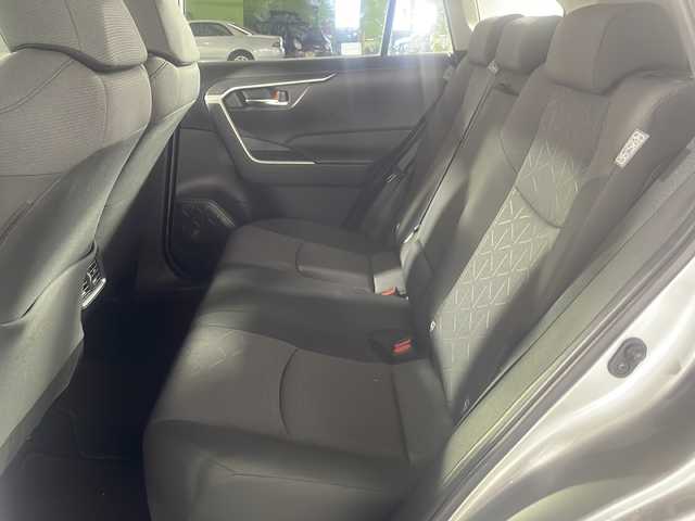 トヨタ ＲＡＶ４ X 沖縄県 2021(令3)年 3.4万km シルバーメタリック 禁煙車　/ワンオーナー　/純正ディスプレイオーディオ　/（フルセグＴＶ　Ｂｌｕｅｔｏｏｔｈ接続）/前後ドライブレコーダー/ＥＴＣ　/クルーズコントロール　/ＢＳＭ　/プリクラッシュセーフティ　/コーナーセンサー/レーンアシスト　/純正アルミホイール/LＥＤヘッドライト/オートライト/オートマチックハイライト