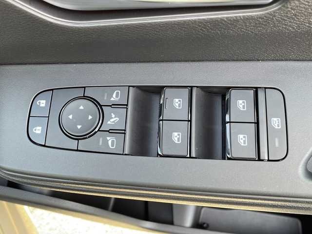 日産 セレナ ハイウェイスター V 岩手県 2025(令7)年 0.1万km ベージュ プロパイロット/クリアビューパッケージ/・フロントドアガラス撥水加工/・リアフォグランプ/・ヒーテッドドアミラー/・フロントワイパーデアイサー/純正SDナビ/フルセグＴＶ/バックカメラ/アラウンドビューモニター/両側パワースライドドア/フリップダウンモニター/デジタルインナーミラー/衝突被害軽減ブレーキ/レーンキープアシスト/横滑り防止装置/コーナーセンサー/アイドリングストップ/シートヒーター/オートライト/オートハイビーム/LEDヘッドライト/フォグランプ/スマートキー/プッシュスタート/電動格納ミラー/純正16インチAW/積込夏タイヤ(ＡＷ無)