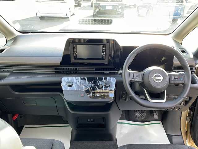 日産 セレナ ハイウェイスター V 岩手県 2025(令7)年 0.1万km ベージュ プロパイロット/クリアビューパッケージ/・フロントドアガラス撥水加工/・リアフォグランプ/・ヒーテッドドアミラー/・フロントワイパーデアイサー/純正SDナビ/フルセグＴＶ/バックカメラ/アラウンドビューモニター/両側パワースライドドア/フリップダウンモニター/デジタルインナーミラー/衝突被害軽減ブレーキ/レーンキープアシスト/横滑り防止装置/コーナーセンサー/アイドリングストップ/シートヒーター/オートライト/オートハイビーム/LEDヘッドライト/フォグランプ/スマートキー/プッシュスタート/電動格納ミラー/純正16インチAW/積込夏タイヤ(ＡＷ無)