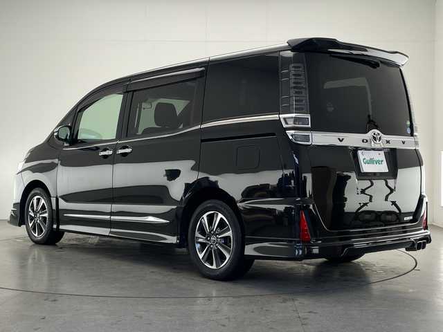 トヨタ ヴォクシー ZS 宮崎県 2017(平29)年 5.3万km イナズマスパーキングブラックガラスフレーク トヨタセーフティセンス/モデリスタエアロ（Ｆ，Ｓ，Ｒ）/純正10インチナビ　/フルセグＴＶ　/フリップダウンモニター（12インチ）/両側パワースライドドア/バックカメラ/クルーズコントロール/LEDヘッドライト/オートハイビーム/レーンキープアシスト/ビルトインＥＴＣ/スペアキー/プッシュスタート