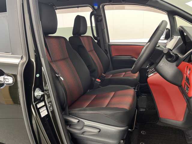 トヨタ ヴォクシー ZS 宮崎県 2017(平29)年 5.3万km イナズマスパーキングブラックガラスフレーク トヨタセーフティセンス/モデリスタエアロ（Ｆ，Ｓ，Ｒ）/純正10インチナビ　/フルセグＴＶ　/フリップダウンモニター（12インチ）/両側パワースライドドア/バックカメラ/クルーズコントロール/LEDヘッドライト/オートハイビーム/レーンキープアシスト/ビルトインＥＴＣ/スペアキー/プッシュスタート