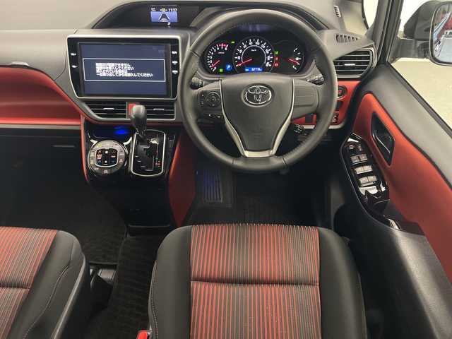 トヨタ ヴォクシー ZS 宮崎県 2017(平29)年 5.3万km イナズマスパーキングブラックガラスフレーク トヨタセーフティセンス/モデリスタエアロ（Ｆ，Ｓ，Ｒ）/純正10インチナビ　/フルセグＴＶ　/フリップダウンモニター（12インチ）/両側パワースライドドア/バックカメラ/クルーズコントロール/LEDヘッドライト/オートハイビーム/レーンキープアシスト/ビルトインＥＴＣ/スペアキー/プッシュスタート