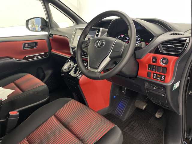 トヨタ ヴォクシー ZS 宮崎県 2017(平29)年 5.3万km イナズマスパーキングブラックガラスフレーク トヨタセーフティセンス/モデリスタエアロ（Ｆ，Ｓ，Ｒ）/純正10インチナビ　/フルセグＴＶ　/フリップダウンモニター（12インチ）/両側パワースライドドア/バックカメラ/クルーズコントロール/LEDヘッドライト/オートハイビーム/レーンキープアシスト/ビルトインＥＴＣ/スペアキー/プッシュスタート