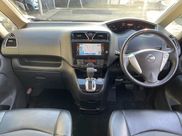 日産 セレナ HWS S HV Vセレ +Sefty 茨城県 2015(平27)年 8.1万km ダイヤモンドブラック 純正ナビ　/衝突軽減システム/全方位カメラ　/純正フリップダウンモニター　/両側パワースライドドア　/コーナーセンサー前後　/クルーズコントロール　/レーンキープアシスト　/アイドリングストップ　/プッシュスタート　/ＥＴＣ