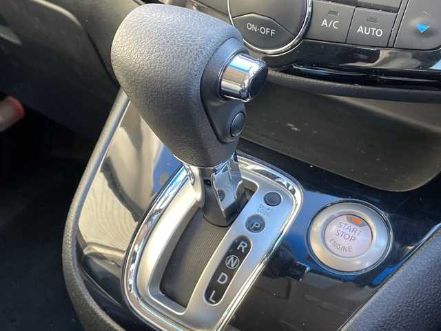 日産 セレナ HWS S HV Vセレ +Sefty 茨城県 2015(平27)年 8.1万km ダイヤモンドブラック 純正ナビ　/衝突軽減システム/全方位カメラ　/純正フリップダウンモニター　/両側パワースライドドア　/コーナーセンサー前後　/クルーズコントロール　/レーンキープアシスト　/アイドリングストップ　/プッシュスタート　/ＥＴＣ