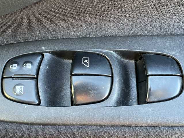 日産 セレナ HWS S HV Vセレ +Sefty 茨城県 2015(平27)年 8.1万km ダイヤモンドブラック 純正ナビ　/衝突軽減システム/全方位カメラ　/純正フリップダウンモニター　/両側パワースライドドア　/コーナーセンサー前後　/クルーズコントロール　/レーンキープアシスト　/アイドリングストップ　/プッシュスタート　/ＥＴＣ