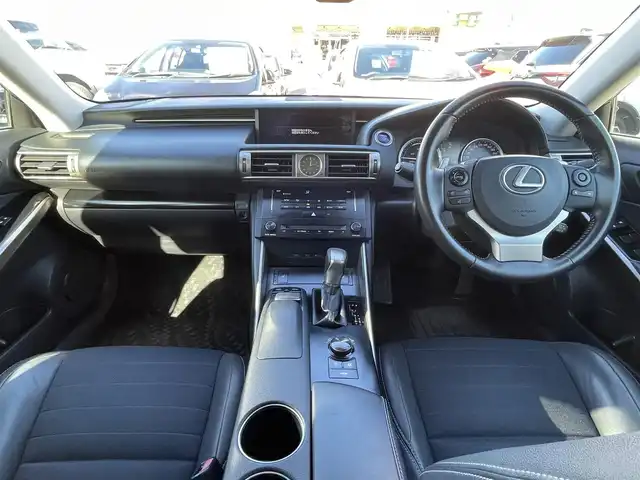 レクサス ＩＳ 300h 群馬県 2013(平25)年 8.4万km ホワイトパールクリスタルシャイン 純正SDナビ/CD・DVD・USB/Bluetooth・フルセグ/バックカメラ/ビルトインETC/クルーズコントロール/パドルシフト/前席パワーシート/前席シートヒーター/プレミアムサウンドシステム/取説・保証書