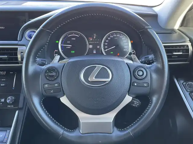 レクサス ＩＳ 300h 群馬県 2013(平25)年 8.4万km ホワイトパールクリスタルシャイン 純正SDナビ/CD・DVD・USB/Bluetooth・フルセグ/バックカメラ/ビルトインETC/クルーズコントロール/パドルシフト/前席パワーシート/前席シートヒーター/プレミアムサウンドシステム/取説・保証書