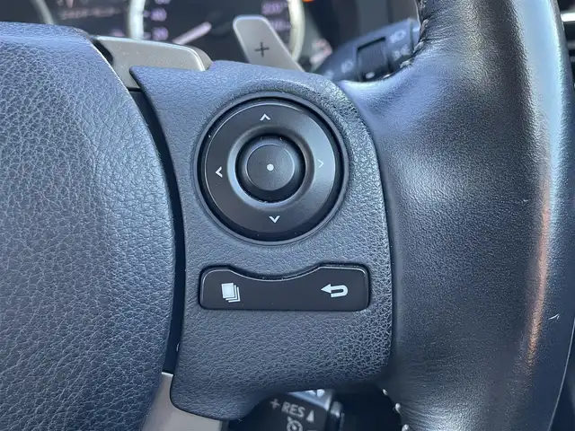 レクサス ＩＳ 300h 群馬県 2013(平25)年 8.4万km ホワイトパールクリスタルシャイン 純正SDナビ/CD・DVD・USB/Bluetooth・フルセグ/バックカメラ/ビルトインETC/クルーズコントロール/パドルシフト/前席パワーシート/前席シートヒーター/プレミアムサウンドシステム/取説・保証書