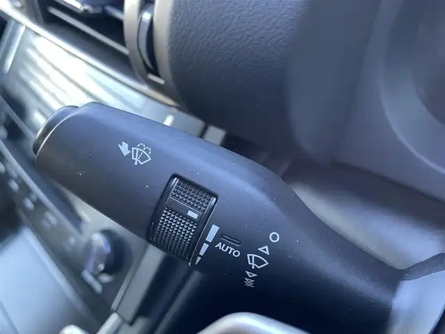 レクサス ＩＳ 300h 群馬県 2013(平25)年 8.4万km ホワイトパールクリスタルシャイン 純正SDナビ/CD・DVD・USB/Bluetooth・フルセグ/バックカメラ/ビルトインETC/クルーズコントロール/パドルシフト/前席パワーシート/前席シートヒーター/プレミアムサウンドシステム/取説・保証書