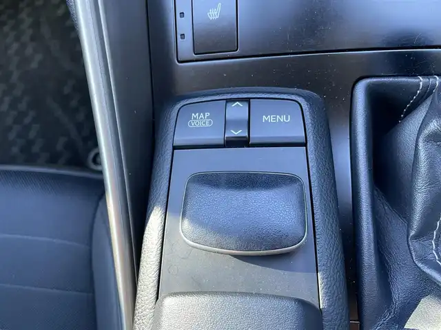 レクサス ＩＳ 300h 群馬県 2013(平25)年 8.4万km ホワイトパールクリスタルシャイン 純正SDナビ/CD・DVD・USB/Bluetooth・フルセグ/バックカメラ/ビルトインETC/クルーズコントロール/パドルシフト/前席パワーシート/前席シートヒーター/プレミアムサウンドシステム/取説・保証書