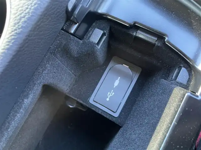 レクサス ＩＳ 300h 群馬県 2013(平25)年 8.4万km ホワイトパールクリスタルシャイン 純正SDナビ/CD・DVD・USB/Bluetooth・フルセグ/バックカメラ/ビルトインETC/クルーズコントロール/パドルシフト/前席パワーシート/前席シートヒーター/プレミアムサウンドシステム/取説・保証書