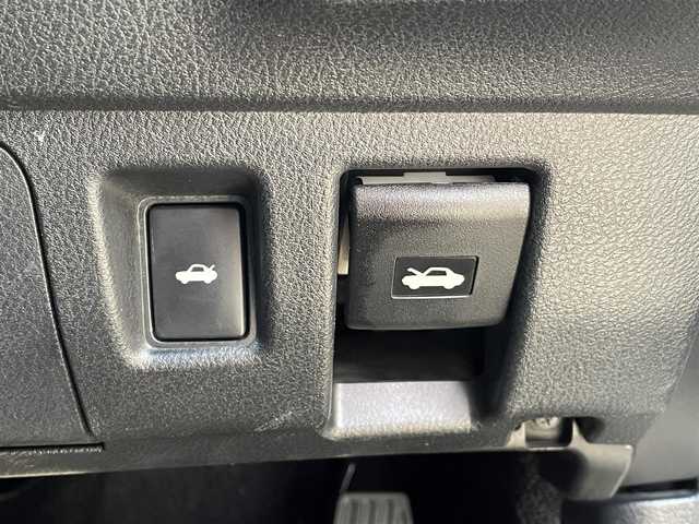 レクサス ＩＳ 300h 群馬県 2013(平25)年 8.4万km ホワイトパールクリスタルシャイン 純正SDナビ/CD・DVD・USB/Bluetooth・フルセグ/バックカメラ/ビルトインETC/クルーズコントロール/パドルシフト/前席パワーシート/前席シートヒーター/プレミアムサウンドシステム/取説・保証書