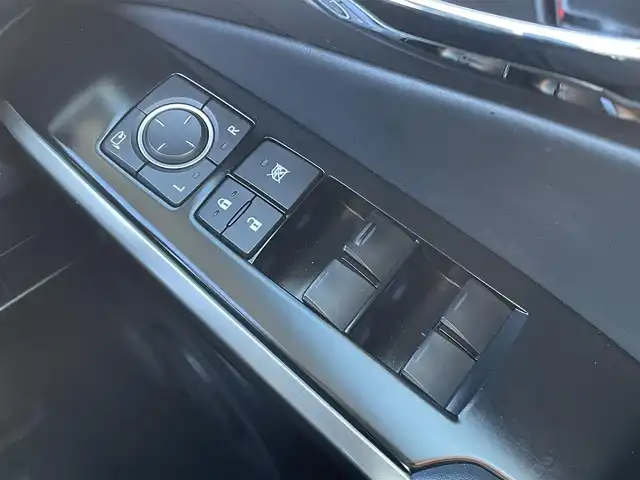 レクサス ＩＳ 300h 群馬県 2013(平25)年 8.4万km ホワイトパールクリスタルシャイン 純正SDナビ/CD・DVD・USB/Bluetooth・フルセグ/バックカメラ/ビルトインETC/クルーズコントロール/パドルシフト/前席パワーシート/前席シートヒーター/プレミアムサウンドシステム/取説・保証書