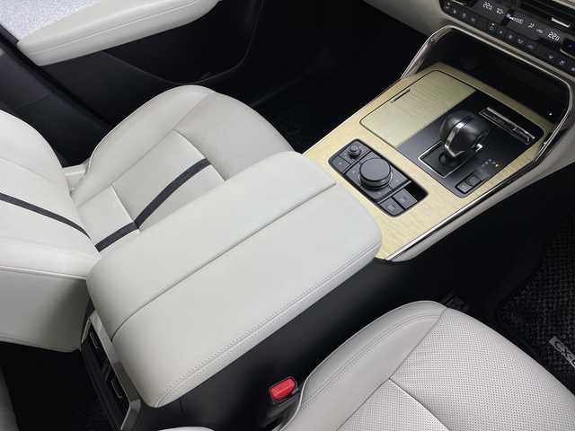 マツダ ＣＸ－６０ XD HV プレミアムモダン 新潟県 2022(令4)年 1万km ジェットブラックマイカ マツダコネクトナビ/　フルセグTV/Bluetooth/USB/HDMI/4WD/パノラマサンルーフ/BOSEサウンド/360°ビューモニター/アイアクティブセンス＝＝＝＝＝＝＝＝＝＝/衝突軽減警報＆防止支援/ブラインドスポットモニター/リアクロストラフィックアラート/スマートブレーキサポート/レーンキープアシスト/前側方接近車両検知(FCTA)/緊急時車線維持支援(ELK)/クルージング＆トラフィックサポート/誤発進抑制制御/ドライバー異常対応システム/ふらつき防止/速度＆標識認識システム/＝＝＝＝＝＝＝＝＝＝＝＝＝＝＝＝＝＝＝/レーダークルーズコントロール/ビルトインETC/クリアランスソナー/全席シートヒーター/前席シートベンチレーション/ステアリングヒーター/置くだけ充電/AC1500W充電/パワーバックドア/メモリ付きパワーシート/デュアルオートエアコン/オートマチックハイビーム/オートライト/ダウンヒルアシスト/ビルトインETC/オートホールド/アイドリングストップ/純正20インチAW/パドルシフト/レザーステアリング/ステアリングスイッチ