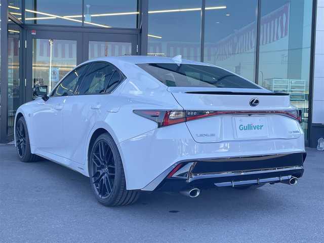 レクサス ＩＳ 300h Fスポーツ モードブラックS 愛媛県 2022(令4)年 2.3万km ホワイトノーヴァガラスフレーク Lexus Safety System＋/プリクラッシュセーフティ/レーントレーシングアシスト/オートマチックハイビーム/レーダークルーズコントロール/ブラインドスポットモニター/パーキングサポートブレーキ/クリアランスソナー /10.3インチタッチワイドディスプレイ/パノラミックビューモニター/ビルトインETC/パワーシート/シートヒーター /ベンチレーション/ハンドルヒーター/パドルシフト/LEDライト