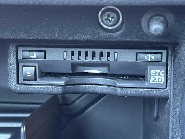 レクサス ＩＳ 300h Fスポーツ モードブラックS 愛媛県 2022(令4)年 2.3万km ホワイトノーヴァガラスフレーク Lexus Safety System＋/プリクラッシュセーフティ/レーントレーシングアシスト/オートマチックハイビーム/レーダークルーズコントロール/ブラインドスポットモニター/パーキングサポートブレーキ/クリアランスソナー /10.3インチタッチワイドディスプレイ/パノラミックビューモニター/ビルトインETC/パワーシート/シートヒーター /ベンチレーション/ハンドルヒーター/パドルシフト/LEDライト