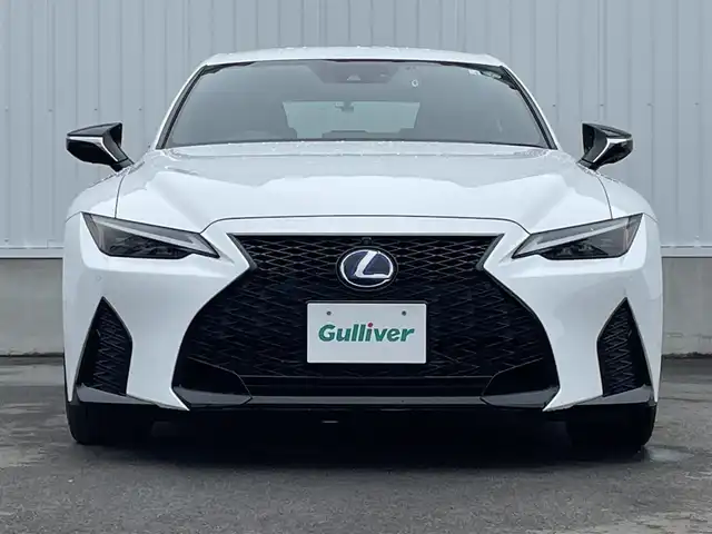 レクサス ＩＳ 300h Fスポーツ モードブラックS 愛媛県 2022(令4)年 2.3万km ホワイトノーヴァガラスフレーク 10.3インチタッチワイドディスプレイ/AM/FM/CD/DVD/BT/フルセグTV/全周囲カメラ/Lexus Safety System＋/プリクラッシュセーフティ/レーントレーシングアシスト/オートマチックハイビーム/レーダークルーズコントロール/ブラインドスポットモニター/パーキングサポートブレーキ/クリアランスソナー /前後ドライブレコーダー/ETC2.0/D/N席パワーシート/D席シートメモリー機能/D/N席シートヒーター /ベンチレーション/ステアリングヒーター/ステアリングリモコン/パドルシフト/3眼LEDライト/電動チルト＆テレスコピック機構/電動パーキングブレーキ/純正19インチアルミホイール/前タイヤ(235/40/R19)/後タイヤ(265/35/R19)