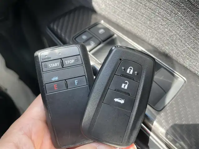 トヨタ クラウン ハイブリッド RS Four 青森県 2018(平30)年 9.7万km ホワイトパールクリスタルシャイン 4WD/セーフティパッケージプラス/純正TコネクトSDナビ・フルセグTV/CD・DVD・SD・Bluetooth/パノラミックビューモニター/ヘッドアップディスプレイ/前席パワーシート・シートヒーター/ステアリングヒーター/セーフティセンス/プリクラッシュセーフティ/レーダークルーズコントロール/アダプティブハイビーム/インテリジェントパーキングアシスト2/レーントレーシングアシスト/ブラインドスポットモニター/リアカメラディテクション/リアクロストラフィックアラート/スマートキー一体式エンジンスターター/ビルトインETC2.0/純正前方ドライブレコーダー/前後コーナーセンサー/LEDヘッドライト/フォグランプ/純正18インチアルミ