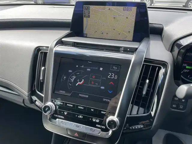 トヨタ クラウン ハイブリッド RS Four 青森県 2018(平30)年 9.7万km ホワイトパールクリスタルシャイン 4WD/セーフティパッケージプラス/純正TコネクトSDナビ・フルセグTV/CD・DVD・SD・Bluetooth/パノラミックビューモニター/ヘッドアップディスプレイ/前席パワーシート・シートヒーター/ステアリングヒーター/セーフティセンス/プリクラッシュセーフティ/レーダークルーズコントロール/アダプティブハイビーム/インテリジェントパーキングアシスト2/レーントレーシングアシスト/ブラインドスポットモニター/リアカメラディテクション/リアクロストラフィックアラート/スマートキー一体式エンジンスターター/ビルトインETC2.0/純正前方ドライブレコーダー/前後コーナーセンサー/LEDヘッドライト/フォグランプ/純正18インチアルミ