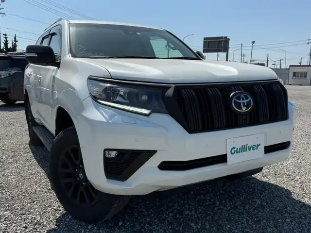 トヨタ ランドクルーザー プラド TX Lパッケージ マットブラED 愛知県 2023(令5)年 1.8万km ホワイトパールクリスタルシャイン 〇純正9インチディスプレイオーディオ/〇バックカメラ/〇パノラマモニター/〇ビルトインETC2.0/〇ドライブレコーダー/〇7人乗り/〇ムーンルーフ/〇セーフティセンス/〇レーダークルーズコントロール/〇プリクラッシュセーフティー/〇LEDヘッドランプ/〇オートライト/〇フォグランプ/〇純正18インチアルミ/〇パワーバッグドア/〇革巻きステアリング/〇左右独立オートエアコン/〇革シート/〇シートヒーター/〇シートベンチレーション/〇パワーシート/〇スマートエントリー/〇禁煙車