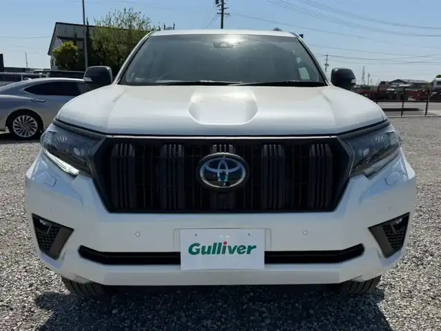 トヨタ ランドクルーザー プラド TX Lパッケージ マットブラED 愛知県 2023(令5)年 1.8万km ホワイトパールクリスタルシャイン 〇純正9インチディスプレイオーディオ/〇バックカメラ/〇パノラマモニター/〇ビルトインETC2.0/〇ドライブレコーダー/〇7人乗り/〇ムーンルーフ/〇セーフティセンス/〇レーダークルーズコントロール/〇プリクラッシュセーフティー/〇LEDヘッドランプ/〇オートライト/〇フォグランプ/〇純正18インチアルミ/〇パワーバッグドア/〇革巻きステアリング/〇左右独立オートエアコン/〇革シート/〇シートヒーター/〇シートベンチレーション/〇パワーシート/〇スマートエントリー/〇禁煙車